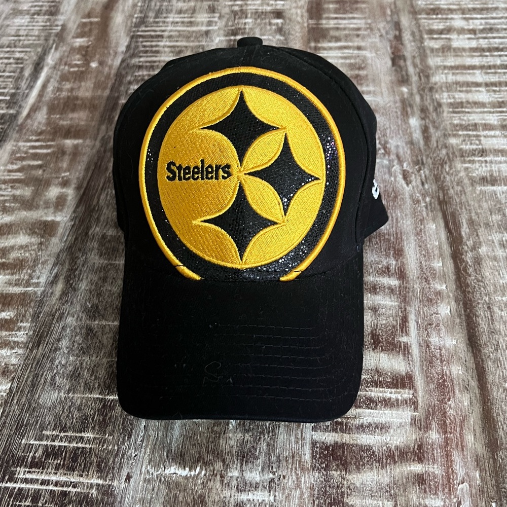 New Era women’s 9Forty adjustable glitter hat . NWOT